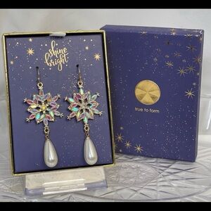 NWT True To Form Iridescent Crystal Snowflake & Faux Pearl Drop Earrings